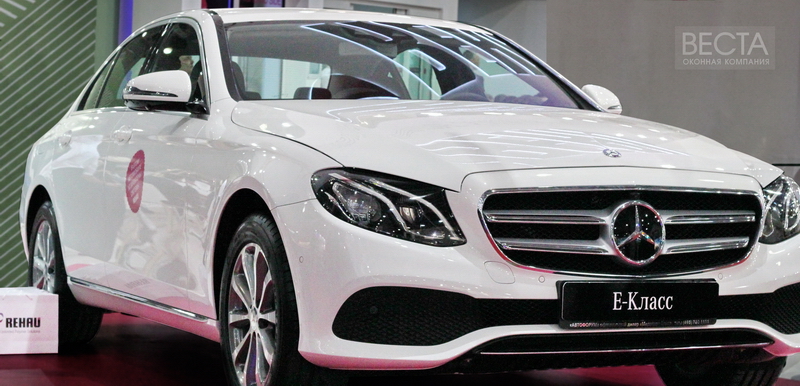 Автомобиль Mercedes-Benz с решениями Rehau на выставке